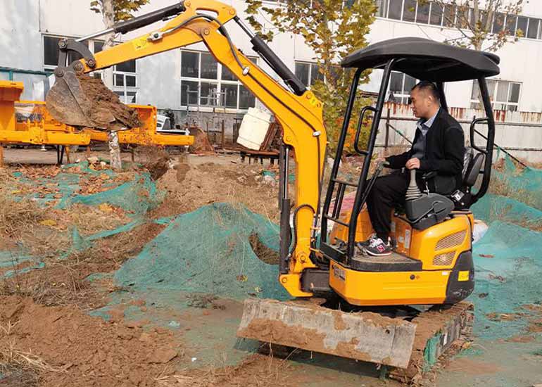 小型挖掘機(jī)的百變應(yīng)用---市政工程建設(shè)